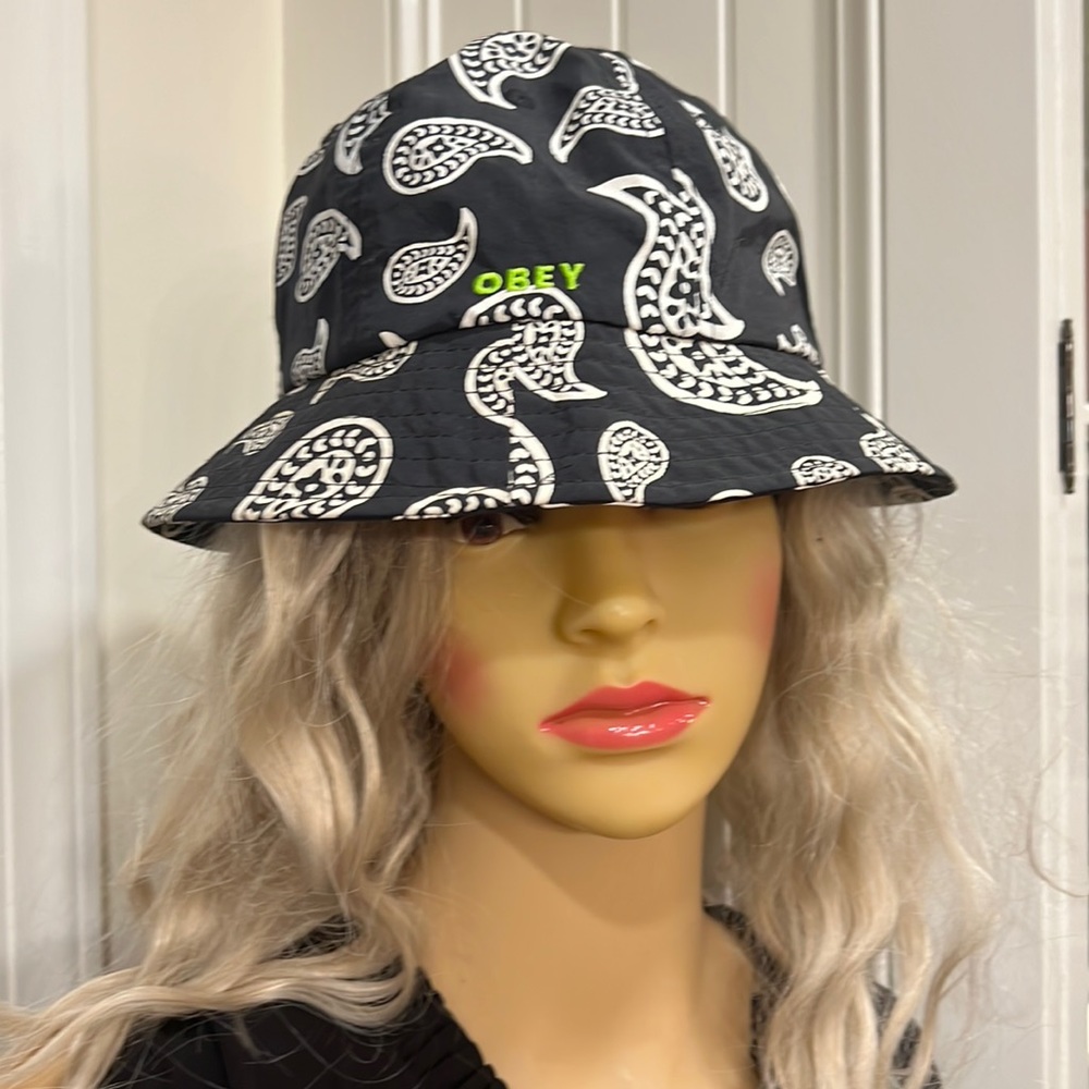 OBEY Bucket Hat 💄💋